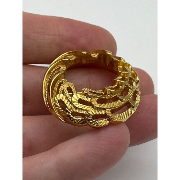 Vintage signed Crown Trifari Oval Gold-Tone Brooch Pin - Picture 3 of 6